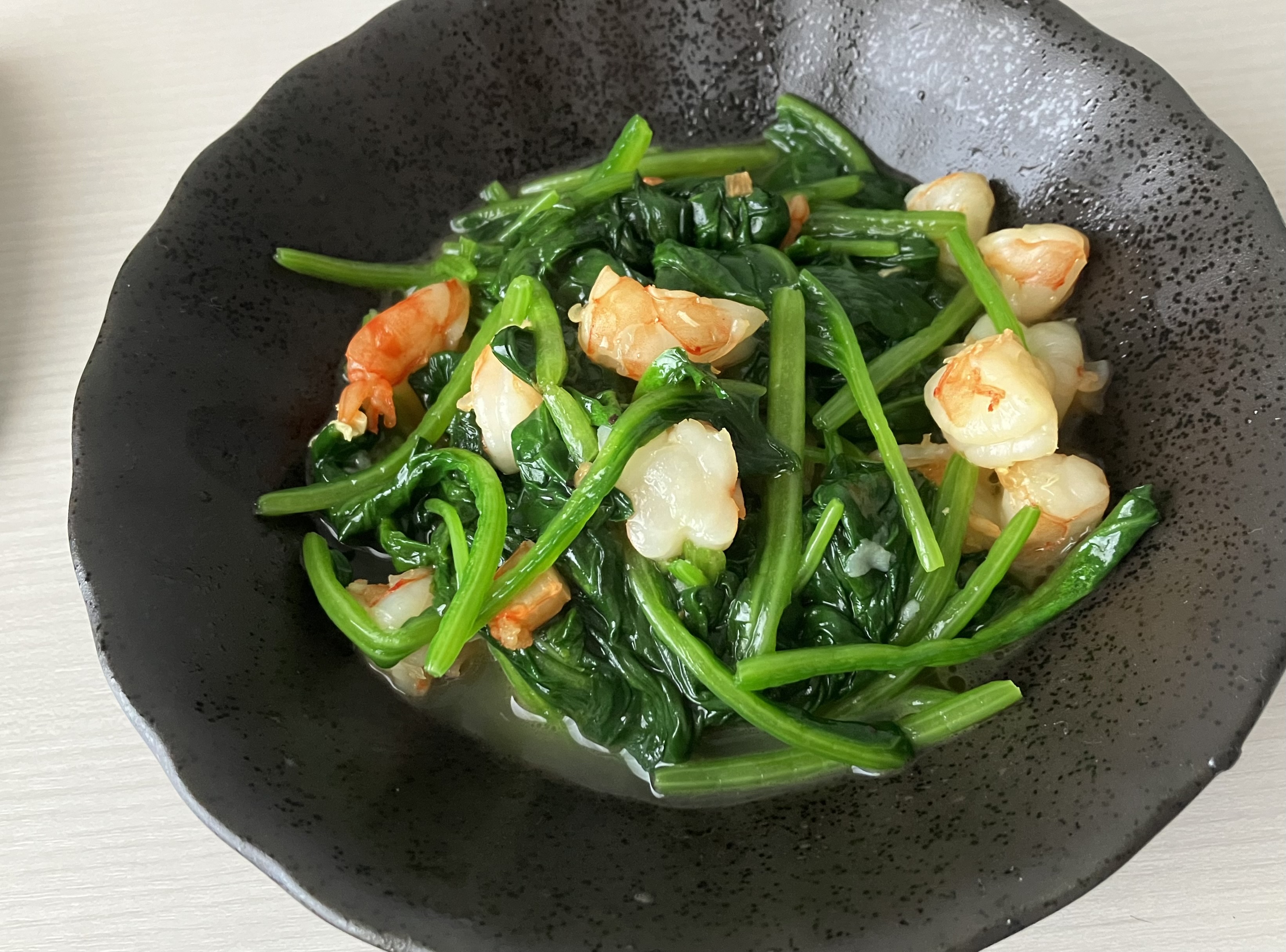 エビとほうれん草のバターソテー