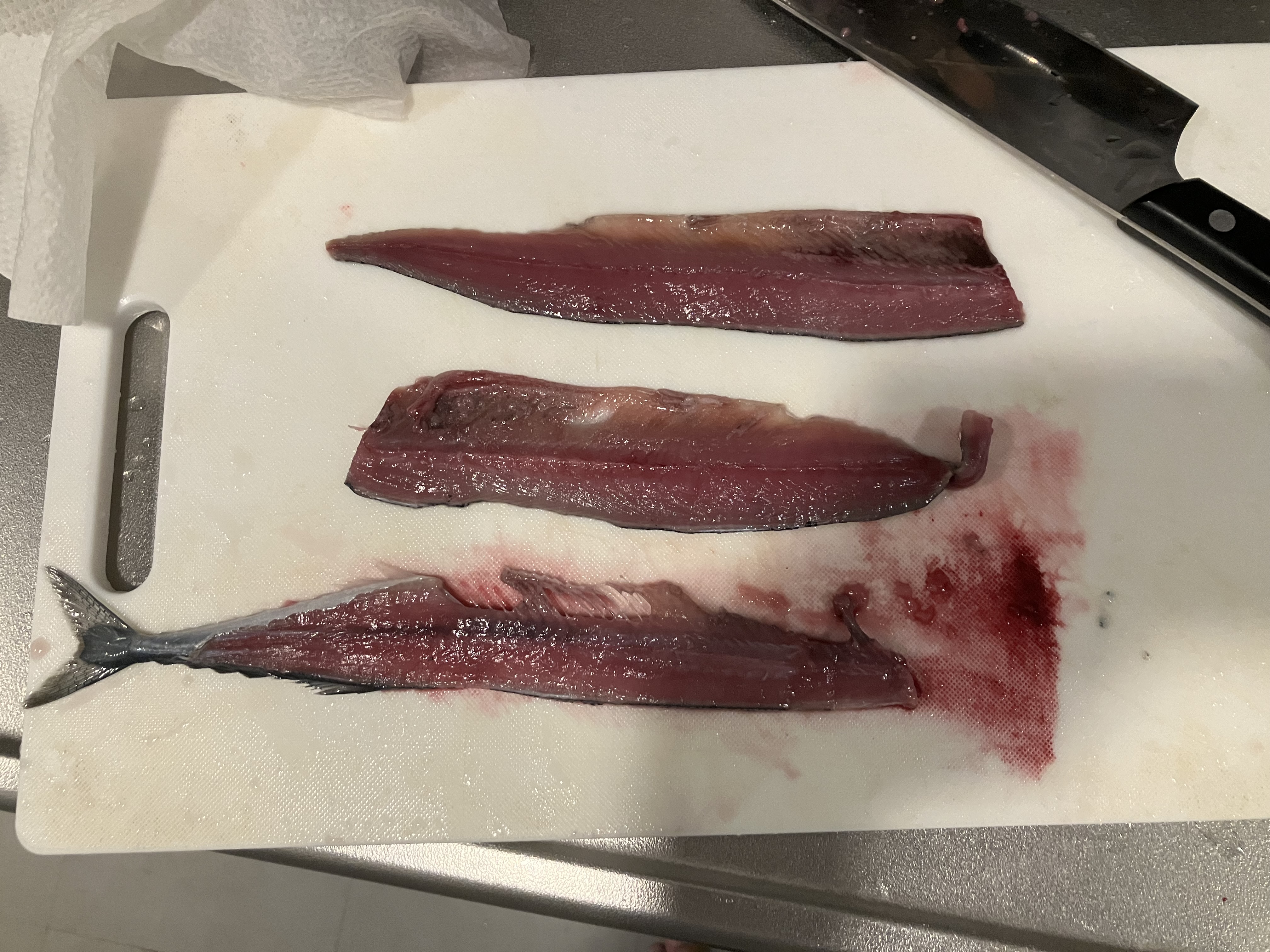 三枚におろした秋刀魚