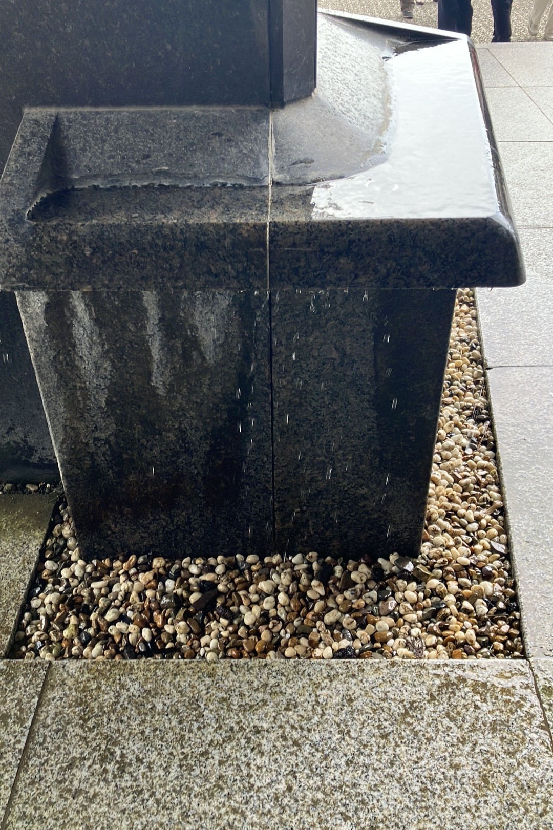 でかいしめ縄の柱のつくり