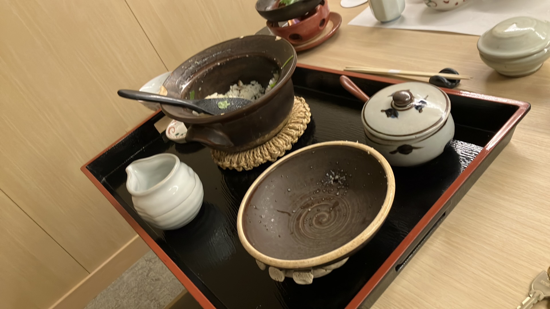 ご飯が入った土鍋