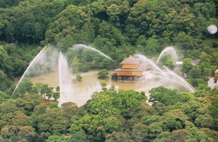 鹿苑寺の消防訓練の写真