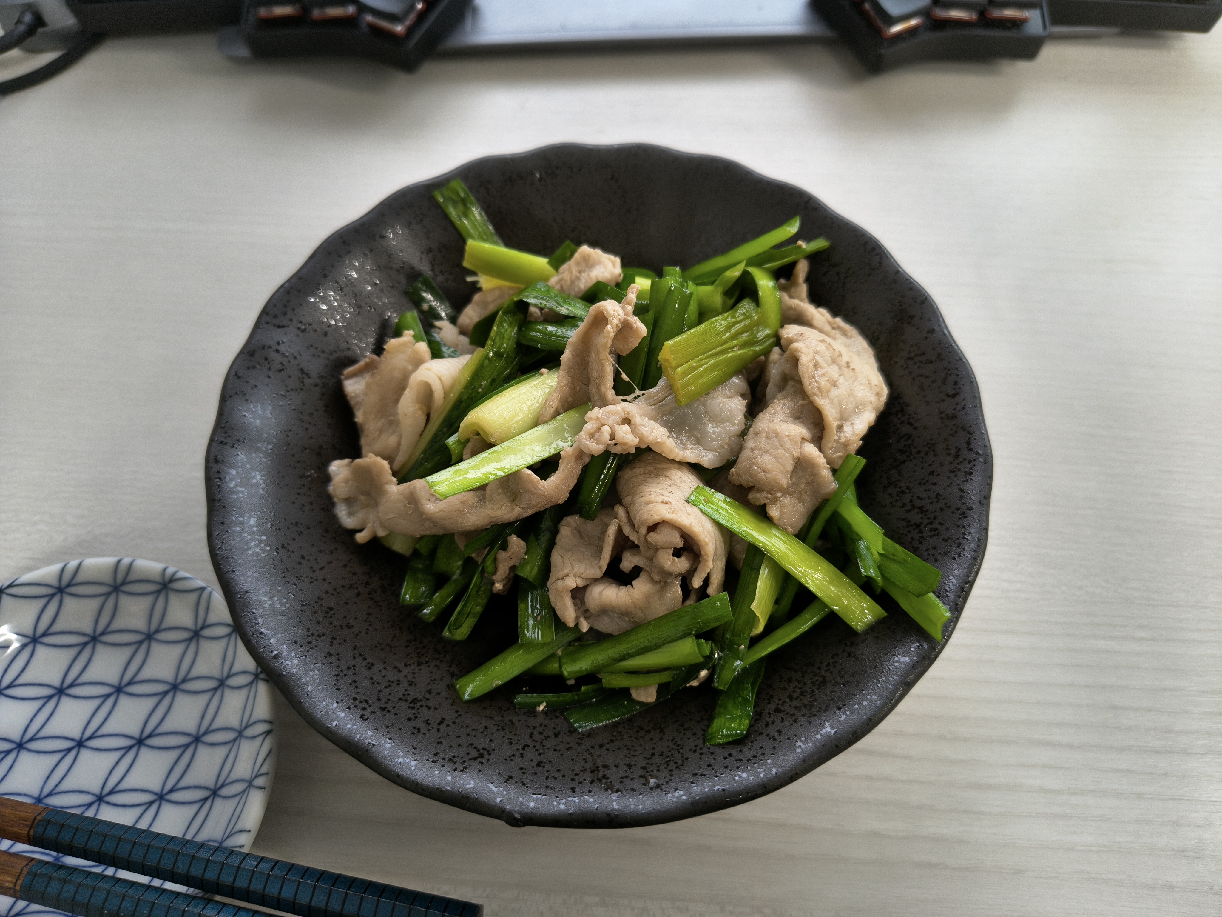 ニラとネギと豚肉を炒めたの