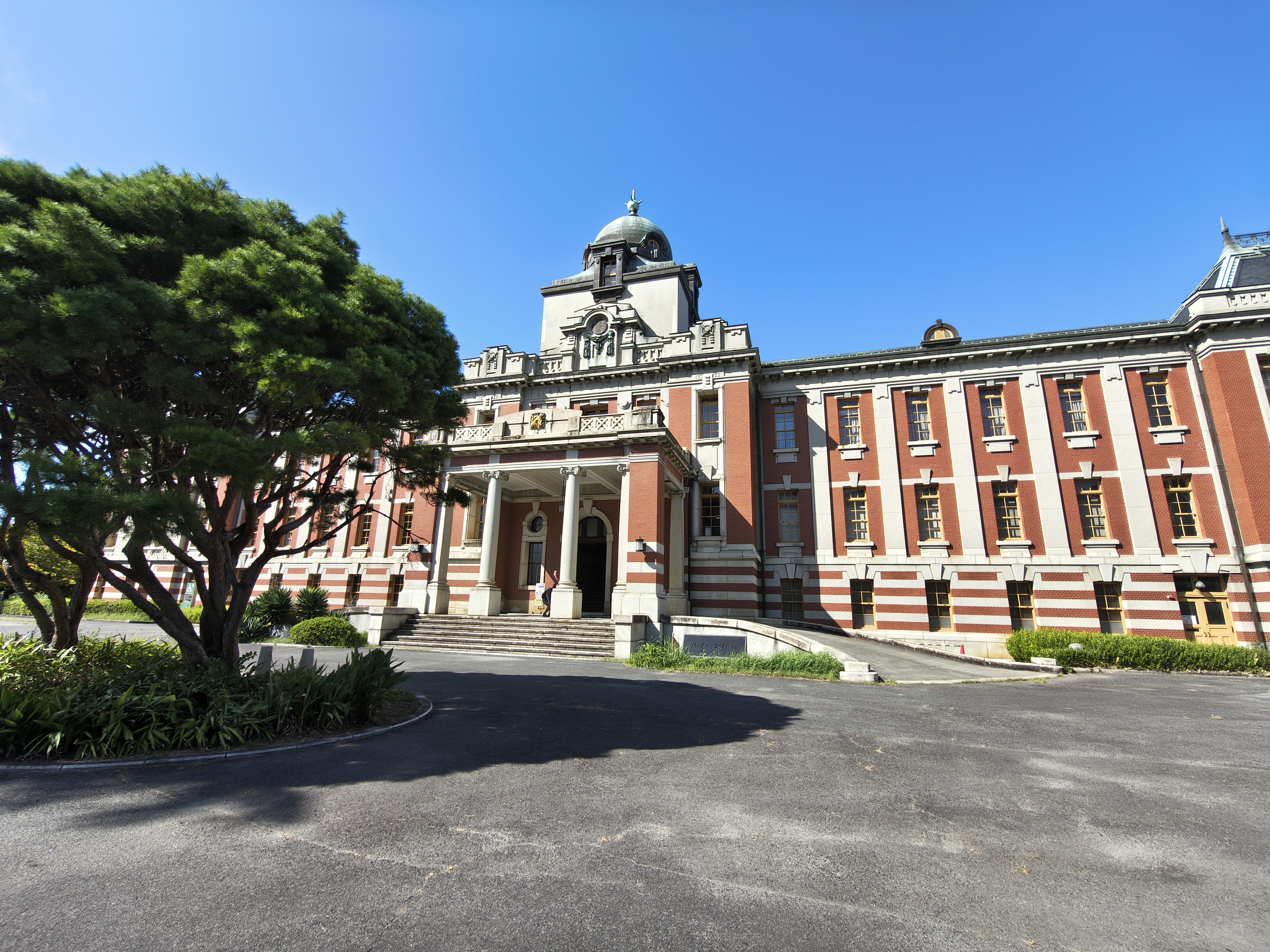 名古屋市市政資料館の正面からの外観